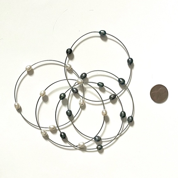 Nordstrom silver bangle bracelet set of 5 gray & white pearls - Picture 4 of 13